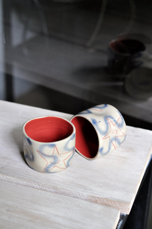 Taza de Cerámica Artesanal Estrella Roja (190 ml)