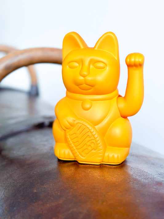 Lucky Cat Amarillo Profundo