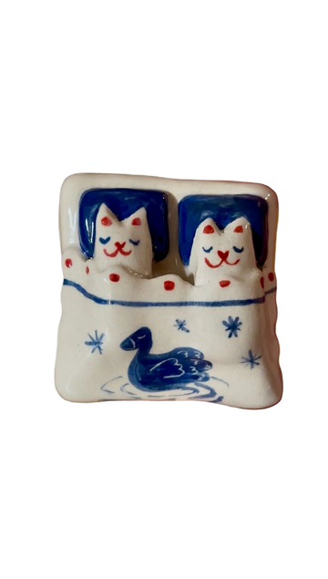 Pareja de gatitos durmiendo de cerámica