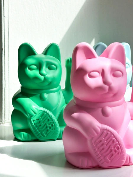 Lucky Cat Verde Fuerte
